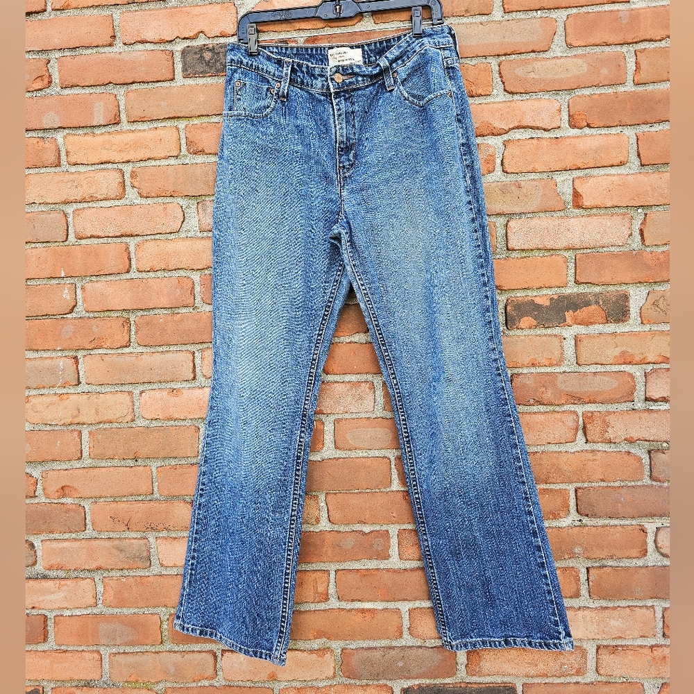 Levi Strauss Signature Mid-Rise Bootcut Jeans – Size 14M